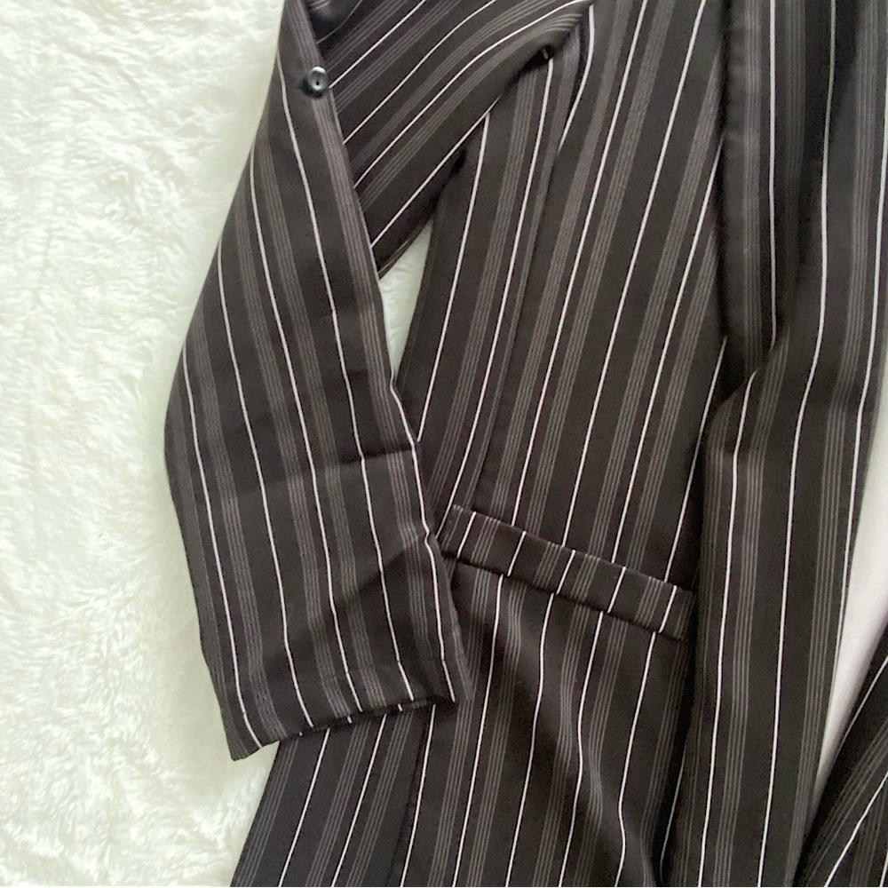 REVAMPED | Pinstripe matching blazer and short set - Picture 4 of 6